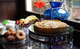 Lady Geneva Bed & Breakfast