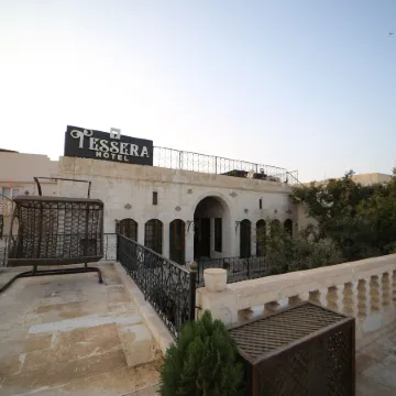 TESSERA HOTEL