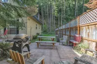 Elk Crossing Cozy Cabin at Crystal Mountain 3 Bedroom Home by RedAwning