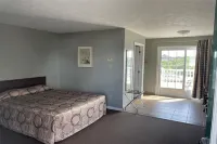 Hilltop Motel & Restaurant - Inns