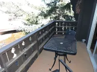 One Bedroom Condo, Walking Distance to Estes Park, River View from Deck. 1 Condo