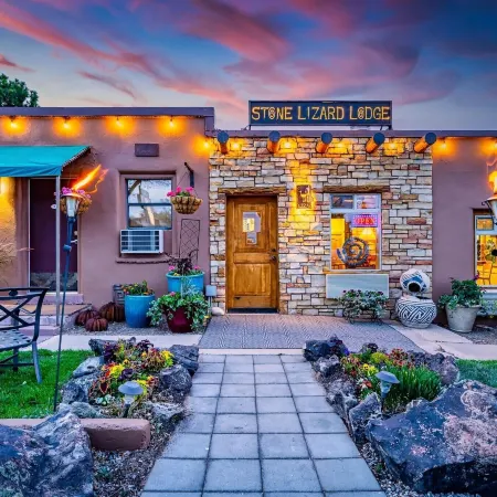 Stone Lizard Lodge