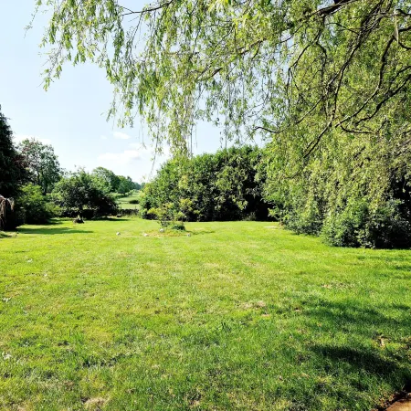 7 Holly Barn