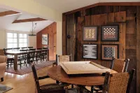 Sleeps 16+Hottub+Sauna+Pet Friendly+7 Min to Skiing