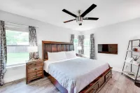 San Antonio Home, 2 Mi to Airport - Pets Welcome! - Country Houses