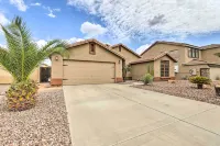 BBQ-Ready Oasis Near Golfing and Surprise Stadium! - parking