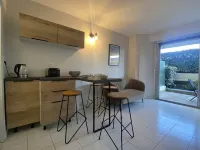 Very good location seafront apartment