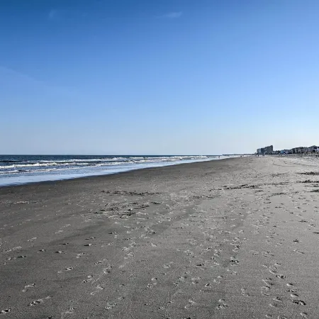 Eclectic Condo w/ Balcony: 1 Block to Beach!