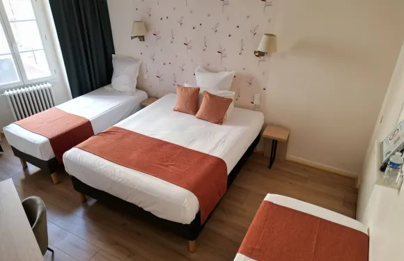 普拉坦尼斯酒店