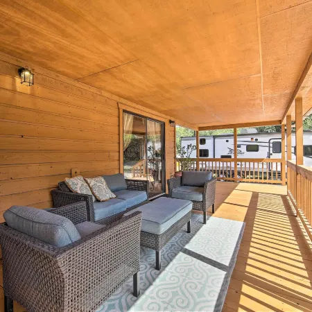 Couples Cabin w/ Luxury Deck, 1 Mi to Canyon Lake!