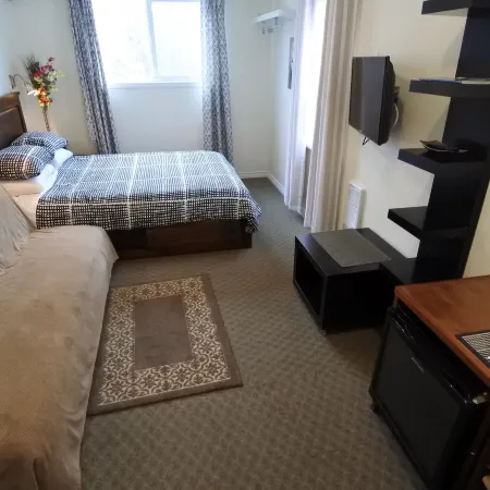 Black Rooster Guesthouse