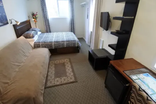 Black Rooster Guesthouse