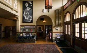 McMenamins Kennedy School