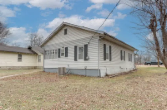 Walkable and Updated Nevada Home Family Friendly!