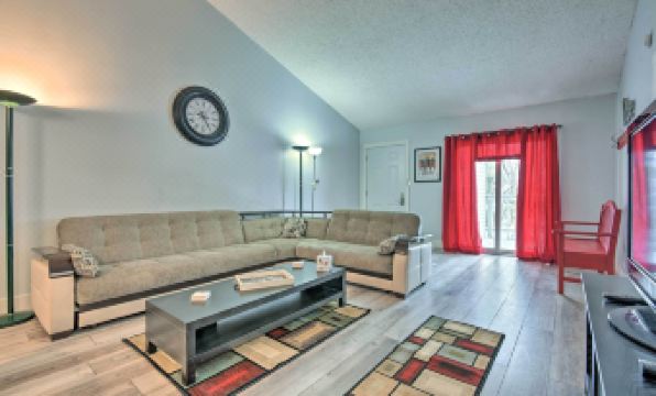 Mount Pocono Condo w/ Balcony, Near Mt Airy Casino