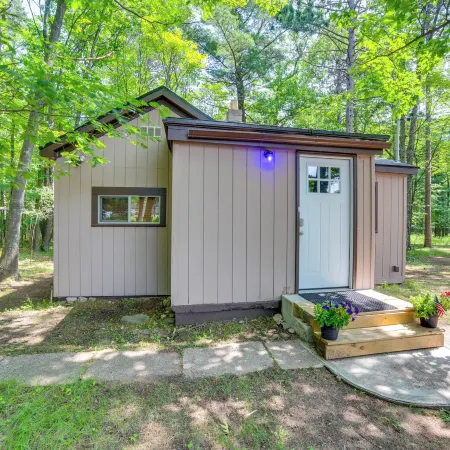 Sunroom, Deck and Grills Marquette Cottage!