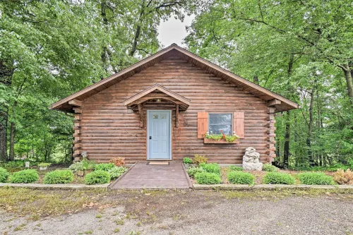 Cozy Amish Country Cabin on Shipshewana Lake! - Homestays