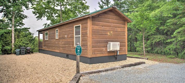 Hike, Sip and Unwind! Mill Spring Cabin Near Winery Hotels in Polk County