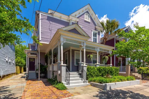 Spacious Apartment Downtown