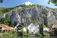 Cafe Altmühl, Ferienwohnungen Gästehaus Krimhilde Direkt am Wasser Hotels in Kelheim