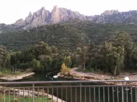 Résidence Hotelière Capu Seninu - con vistas a la montaña