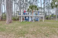Carrabelle Retreat w/ Boat Dock + Views of Gulf! - parking
