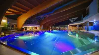Hotel AquaCity Seasons - С бассейном