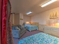 Sanderling Sea Cottages, Unit 2 Walk to Coast! Hotels in Waldport