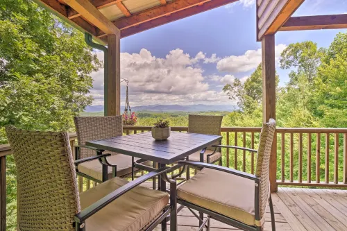 Hiwassee Hideaway' Cabin w/ Mountain Views! - balcony