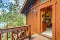 Deck w/ Hot Tub: Serene Cabin in Truckee - parking