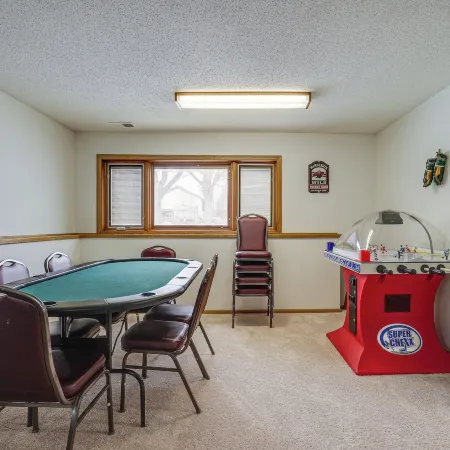 Sporty Blaine Home w/ Games ~ 2 Mi to Super Rink!