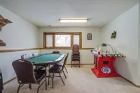 Sporty Blaine Home w/ Games ~ 2 Mi to Super Rink! - Wifi