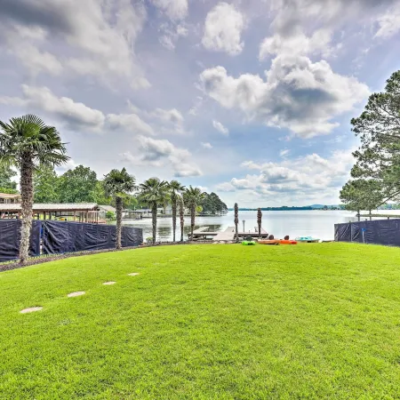 Waterfront Home ~ 4 Mi to Oaklawn Racing Casino!