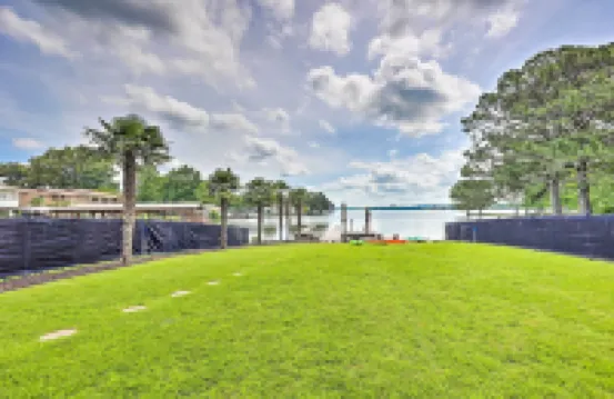 Waterfront Home ~ 4 Mi to Oaklawn Racing Casino!