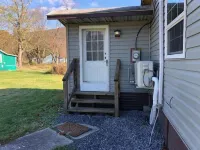 Horns Cabins - Allegheny Cabin by the roadside