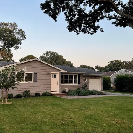 Cozy House less than two miles from Ocean Beaches