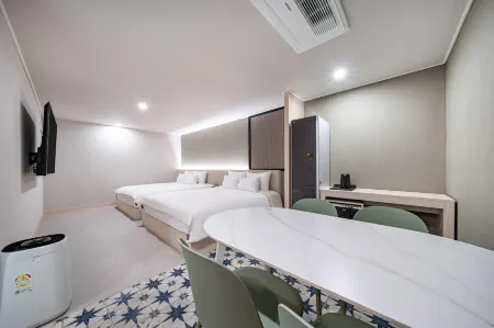 Brown Dot Yeosu Yeocheon Branch Отели рядом с достопримечательностью «Aeyangwon History Hall»