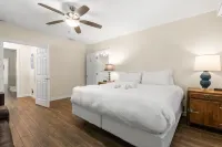 NEW Sunset Serenity - South Tampa Home with Pool - Bungalows