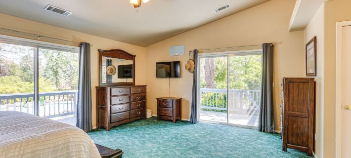 10 Mi to Redding: Serene Escape w/ Spacious Yard! Hotels in Shasta County