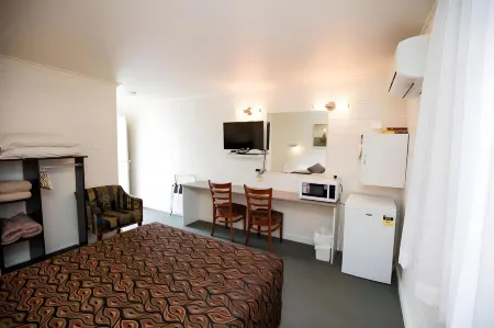 A&A Lodge Motel Отели в г. Эмеролд