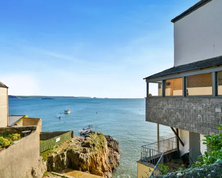 Nor Nour, Cawsand โรงแรมในCawsand