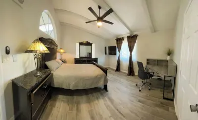 Home Near Downtown Peoria, 15mins to SF Stadium Hotels near Walmart Supercenter