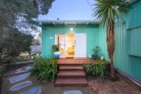 The Art House Designed by Kirsten Jackson Hotels near The Point On Nepean