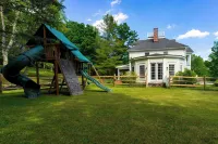 Secluded Estate w/ Guest House, Private Pond, Gym, & Movie Theater Sunny Pond