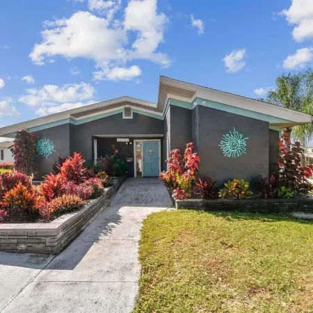 2 Bed Cozy Home, Dade City, Pickle Ball and Pool