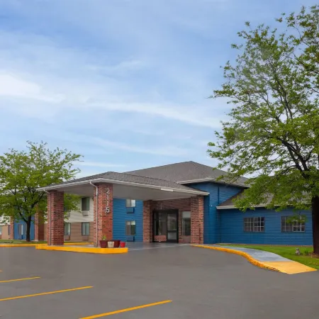 AmericInn by Wyndham Reedsburg
