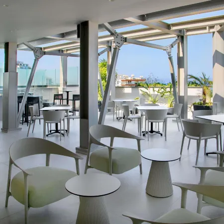 Mercure Larnaca Finikoudes Beach