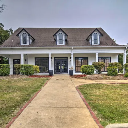 Starkvegas Clubhouse ~ 2 Mi to MSU Campus!