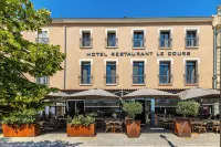 Logis Hôtel Restaurant le Cours فنادق في Saint-Gilles