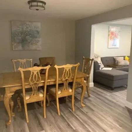 Remodeled 2Br/1.5B, Huge Yard, Off Street pk, Futon